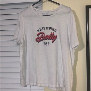Draper James “What Would Dolly Do?” T shirt. EUC.